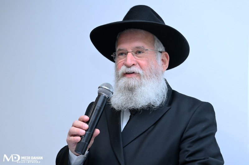 בהדלקת נרות ובברכת כהנים; התפללו על הרב גוראריה שליט בהדלקת נרות ובברכת כהנים; התפללו על הרב גוראריה שליט