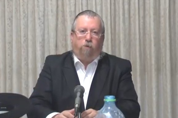 י י