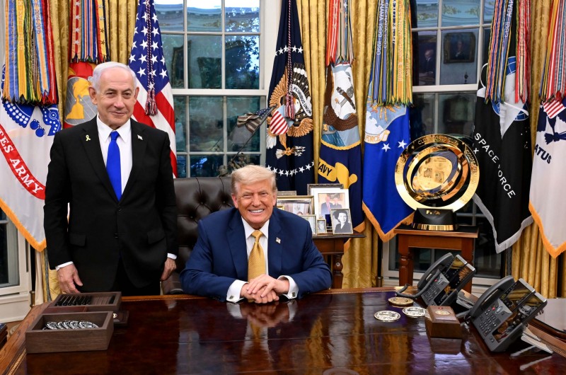 פעם שניה בתוך 24 שעות: ראש הממשלה בנימין נתניהו נועד הלילה עם נשיא ארה פעם שניה בתוך 24 שעות: ראש הממשלה בנימין נתניהו נועד הלילה עם נשיא ארה