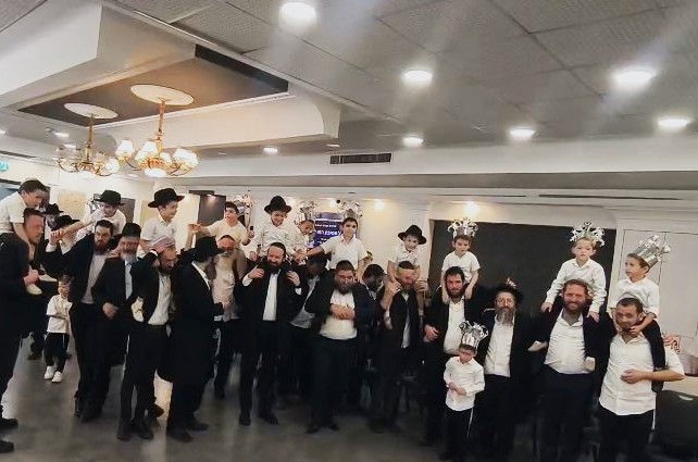 מסיבת חומש מרגשת בתלמוד תורה כפר חב מסיבת חומש מרגשת בתלמוד תורה כפר חב