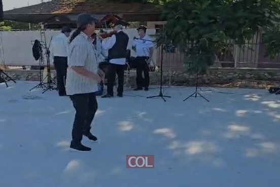 בשעה זו נערך מעמד מרגש של הכנסת ספר תורה לעילוי נשמת הלוחם הקדוש הת' ישראל יודקין הי