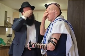 אחרי עשרות שנים שלא זכו במצווה: רבה של בולגריה ושליח חב אחרי עשרות שנים שלא זכו במצווה: רבה של בולגריה ושליח חב
