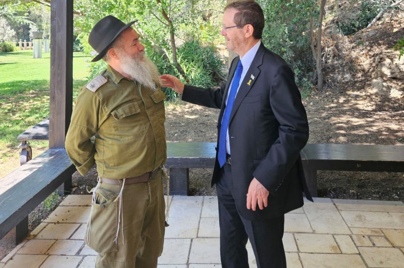יקיר הנשיא: הד יקיר הנשיא: הד