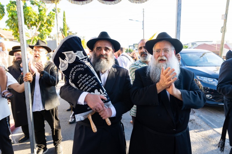 מאוסטרליה לשדרות: הכנסת ספר תורה מרגשת לבית חב מאוסטרליה לשדרות: הכנסת ספר תורה מרגשת לבית חב