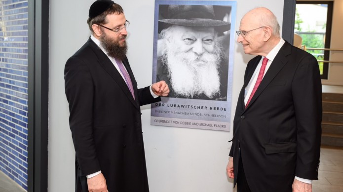 השגריר הקשיש חשף: כך גרמתי לקרטר להדליק את החנוכייה