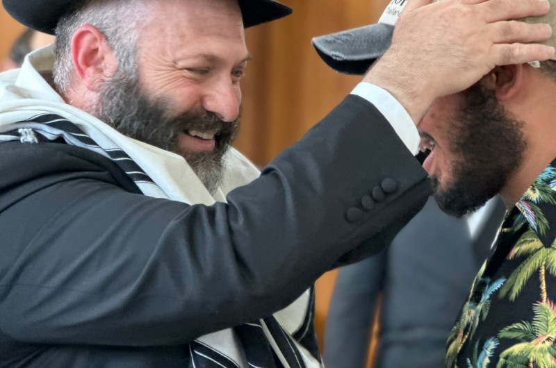 קוסומוי: השליח הקטן שנקרא על שם סב־סבו, יום לאחר פטירתו קוסומוי: השליח הקטן שנקרא על שם סב־סבו, יום לאחר פטירתו