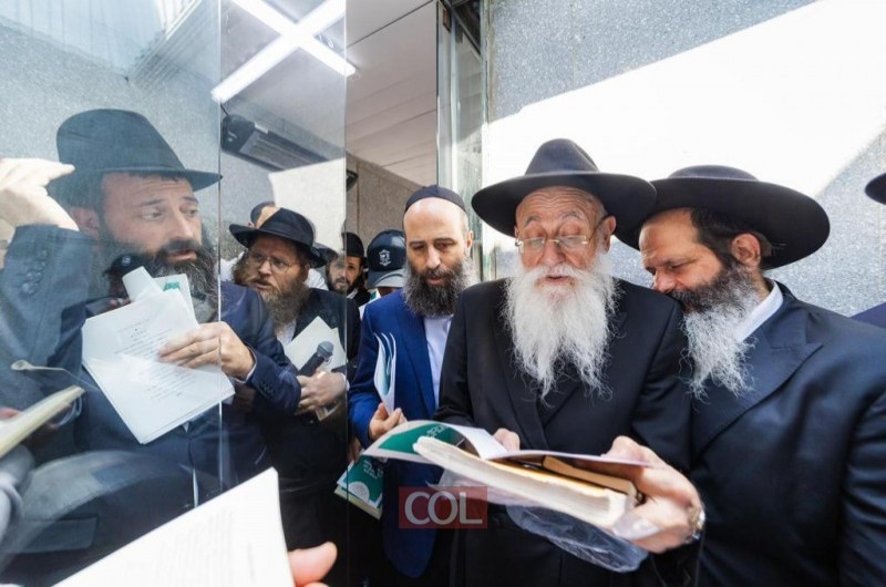 הצַ'רְטֶר ההיסטורי לציון אביו של הרבי: התעניינות שיא באנ הצַ'רְטֶר ההיסטורי לציון אביו של הרבי: התעניינות שיא באנ