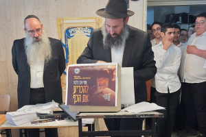 הוגרלו 3 מענקים על כרטיס טיסה לרבי בין מאות תלמידי התמימים