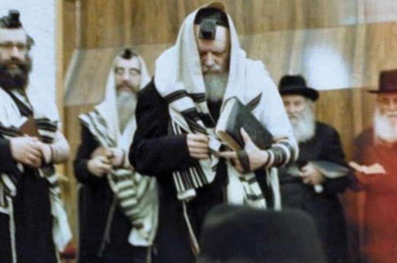 הנהגתו של הרבי בראש חודש מנחם אב שחל בשבת