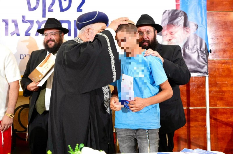 במעמד הצדעה מרגש: יתומי מלחמה קיבלו מלגת לימודים במעמד הצדעה מרגש: יתומי מלחמה קיבלו מלגת לימודים