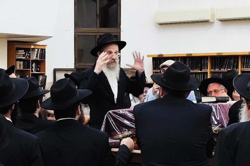 סיום מסכת בבית כנסת 'היכל לוי יצחק' בקרית חב''ד בצפת, כפי הוראתו של הרבי, ע