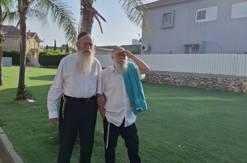 יודו לה' חסדו: ר' לוי וילימובסקי מתאושש לאחר אשפוז ארוך