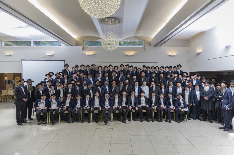 תעודות הצטיינות חולקו: מעמד סיום שנה בישיבה באנטוורפן
