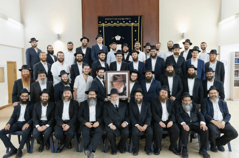 בישיבת 'חזון אליהו' חב בישיבת 'חזון אליהו' חב