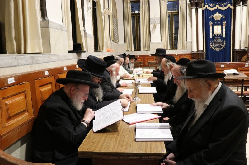 שמחה של מצוה ב'מאה שערים' לכבוד סיום שישה סדרי משנה