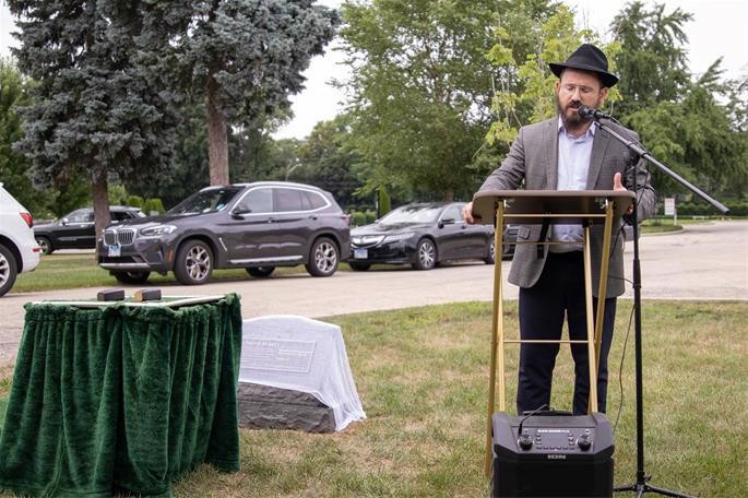 לאחר עשרות שנים: שרידי קורבנות השואה נטמנו בשיקאגו