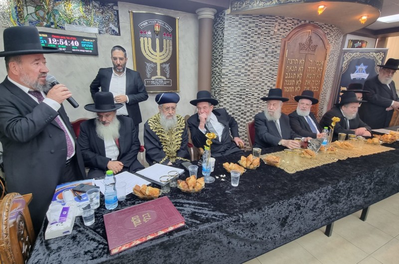 רב היישוב כרמי יוסף, חבר מועצת הרבנות הראשית לישראל - הרב אליעזר ברוד, ביום עיון ארצי לרבני ישראל שנערך בגן יבנה, בהשתתפות הרבנים הראשיים (צילום: דוברות המועצה הדתית גן יבנה)