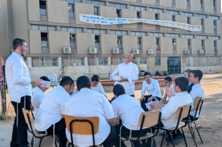 3 ימים עמוסים: כך נפתחה המתיבתא של 'צעירי ליובאוויטש'