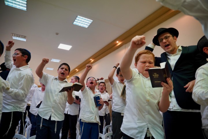 אזוי ווי שמחת תורה! | שבת וערב שבת בגן ישראל ארץ הקודש