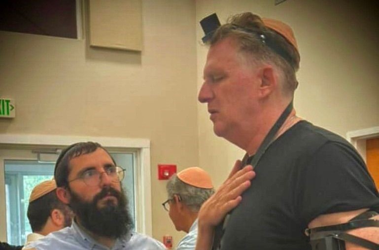 לאחר שמופע ענק של השחקן והקומיקאי היהודי מייקל רפפורט בוטל בשל מחאות פרו-פלסטיניות, חב