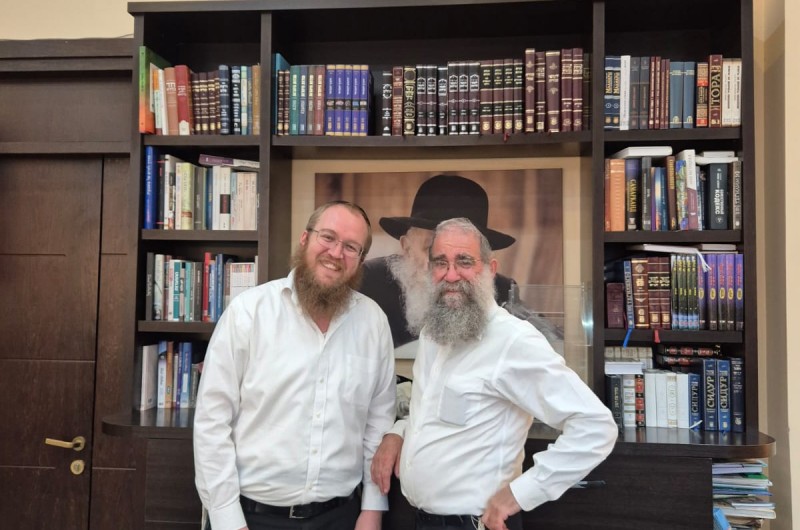 שליח הרבי הרב וולוול סלוין מנהל 'אור שמחה' בכפר חב