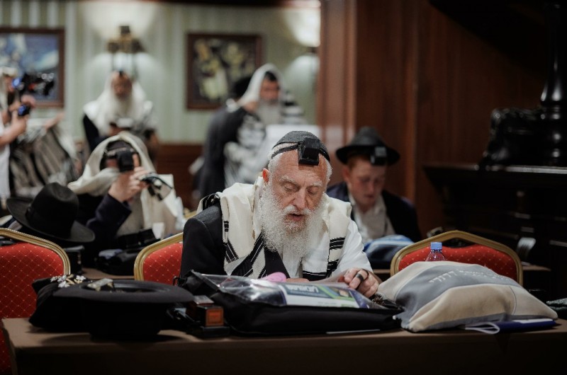 אלמא-אטא: שיעורים, שחרית והכנה לכניסה לציון הקדוש 