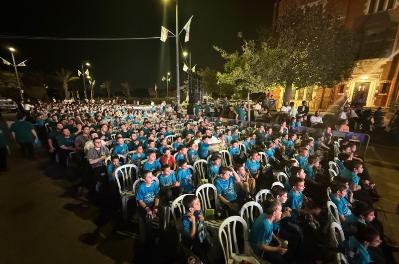 ילדי מחנות הקיץ של גן ישראל כפר חב''ד משתתפים בראלי מיוחד לכבוד כ' אב ובסימן 70 שנה לגן ישראל. האירוע מאורגן על ידי הועד המקומי בראשות הרב שמעון רבינוביץ בחצר בית אגו