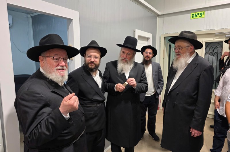 בקביעת מזוזה: חנוכת בית לבית כנסת 'גבעת ליובאוויטש' בלוד