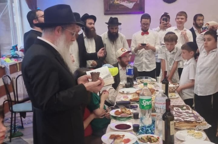 בין אזעקות לבריתות: 6 ילדים נימולו בקייטנת חב