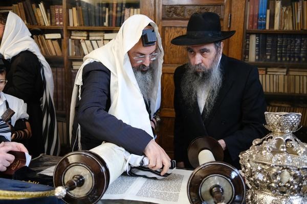 איש התקשורת החב