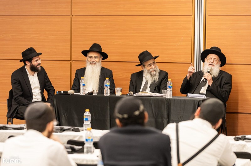 בלב יום העיון לשלוחי החינוך: חברי ועדת החינוך של הרשת בפאנל