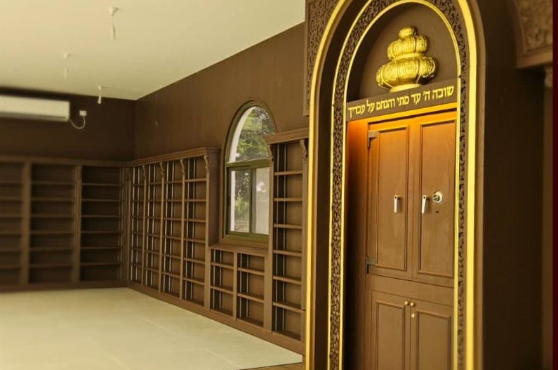 ארון הקודש המפואר ב'זאל' החדש והמרווח של ישיבה קטנה תומכי תמימים קרית גת • תיעוד מיוחד