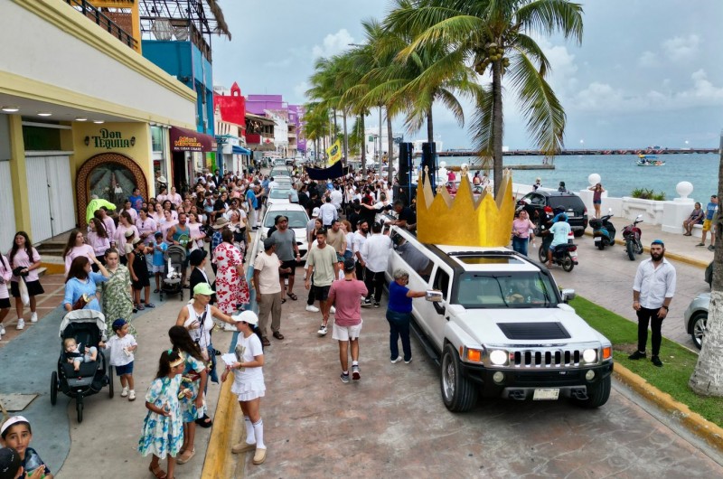 היסטוריה באי: ספר תורה הוכנס לבית חב