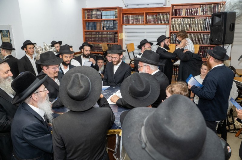 ספר תורה הוכנס לע