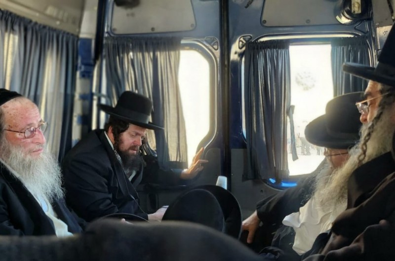 חברי ה'חברה קדישא' חוזרים מקבורת השלוחה מרת בתיה אשת הרה