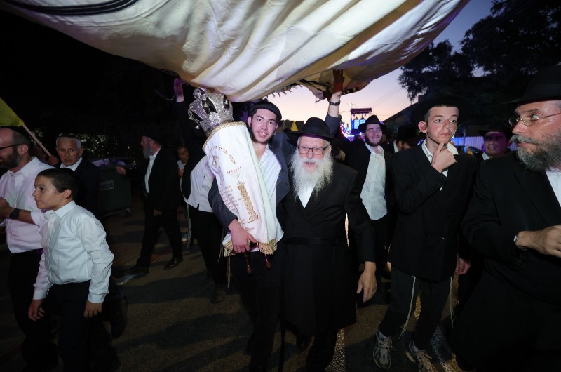 עפולה: הכנסת ספר תורה לעילוי נשמת השלוחים מצפון ת