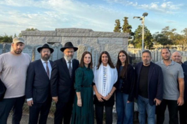 השרה רגב הגיעה לתפילה באוהל וזה המסר שהעבירה לשלוחים