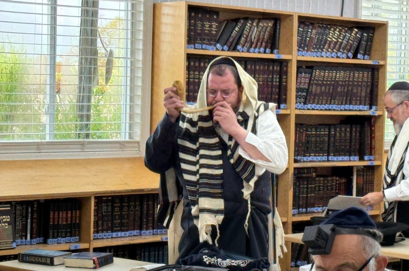 תקעו בחודש: איש התקשורת החב