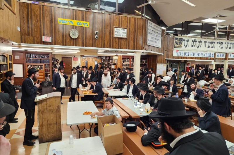 השיעור השבועי בגאולה ומשיח ב'בית חיינו' 770 שבניו יורק