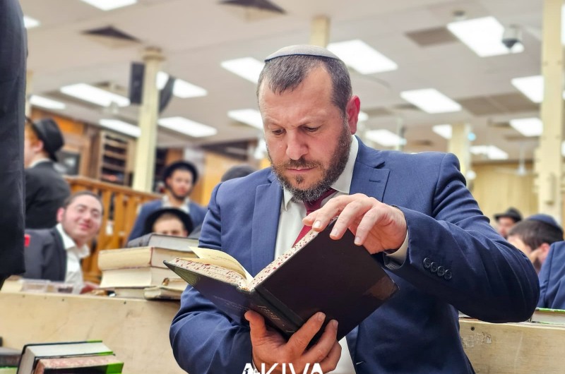 שר המורשת עמיחי אליהו הגיע ל-770 והשתתף בסיום הרמב