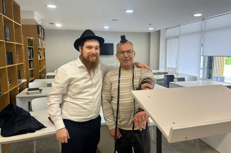 הרב דב גכטמן המכהן כר