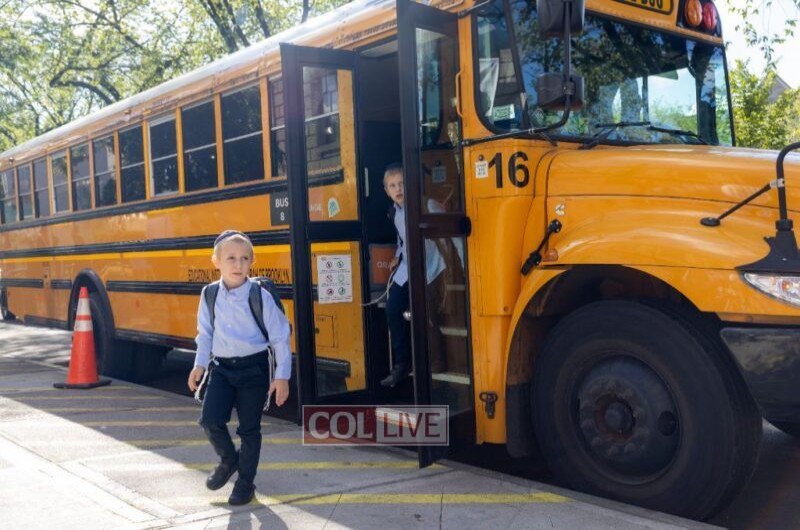 בתלמוד תורה 'אהלי תורה' בקראון הייטס נפתחה שנת הלימודים ומאות התלמידים הנרגשים נהרו לכיתות באמצעות ההסעות המוכרות - האוטובוסים הצהובים