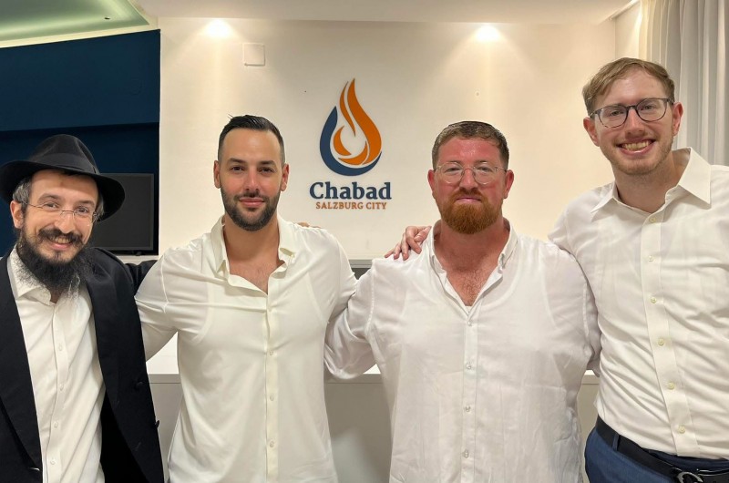 במוצאי שבת: הגיבוש של כתבי ערוץ 14 עם הרב מנחם גרוזמן, בבית חב