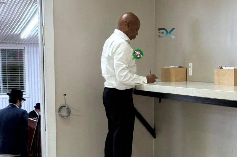  ראש העיר ניו יורק מר אריק אדמס הגיע באישון ליל לשאת תפילה באוהל הק' • צילום: ערוץ 770Dk