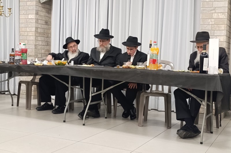 במזל טוב: שמחת הבר מצווה לתמים אהרן מרדכי זילברשטרום, בן הרב שמחה זילברשטרום - סמנכ