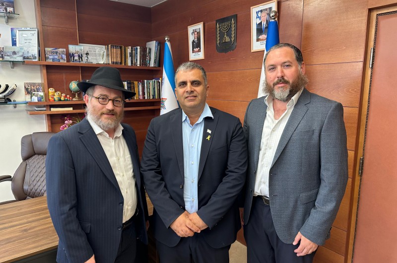 שר העלייה לשלוחים: המדינה תסייע בחיזוק זהות יהודית בקרב העולים