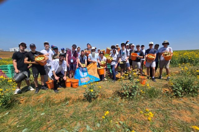 שלוחים ליוו את בני הנוער מכל העולם במסע רוחני מעצים בארץ