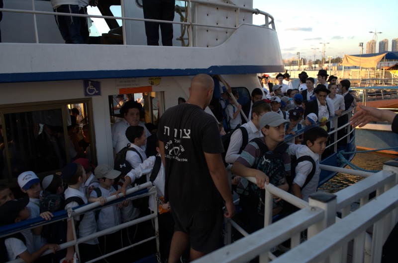 באש ובמים: הטיול של חיילי סניף הפנסאים בלוד | גלריה סוחפת