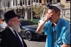 מצמרר: אחרי לילה של הפגזות בקייב, הרב יהונתן מרקוביץ' משלוחי הרבי לעיר, פגש בזירת אחת הנפילות יהודי שמתגורר באזור והניח לו תפילין בפעם הראשונה בחייו