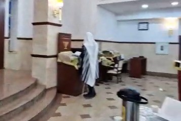 תחת עוצר: כך ארגן השליח 